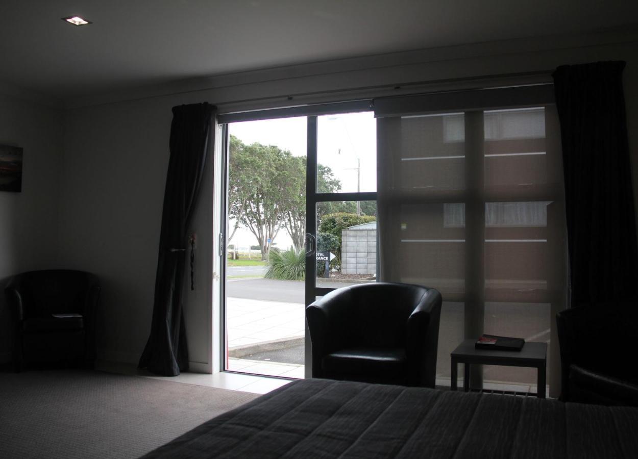 Pukekura Motor Lodge New Plymouth Exterior photo A room at the motel
