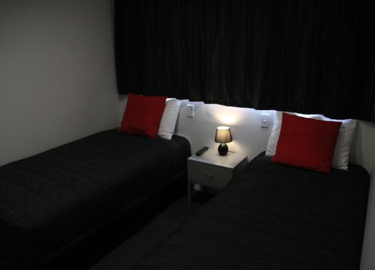 Pukekura Motor Lodge New Plymouth Exterior photo A room at the hotel
