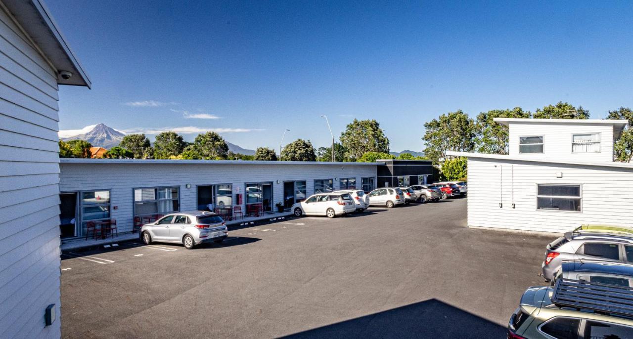 Pukekura Motor Lodge New Plymouth Exterior photo The school's main building