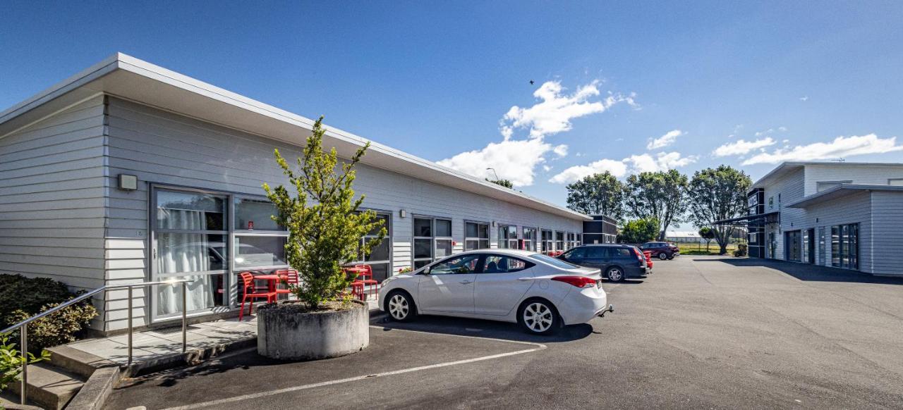 Pukekura Motor Lodge New Plymouth Exterior photo The motel at the airport