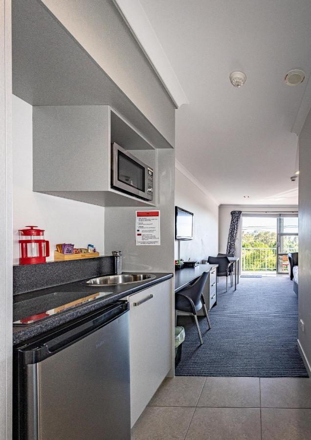 Pukekura Motor Lodge New Plymouth Exterior photo A typical apartment at the University of Canterbury