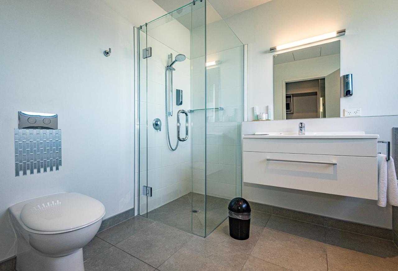 Pukekura Motor Lodge New Plymouth Exterior photo A modern bathroom with a shower cubicle