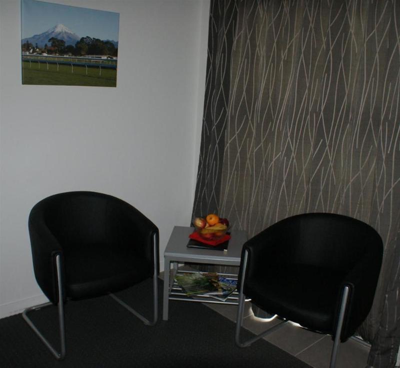 Pukekura Motor Lodge New Plymouth Exterior photo A waiting room at an airport